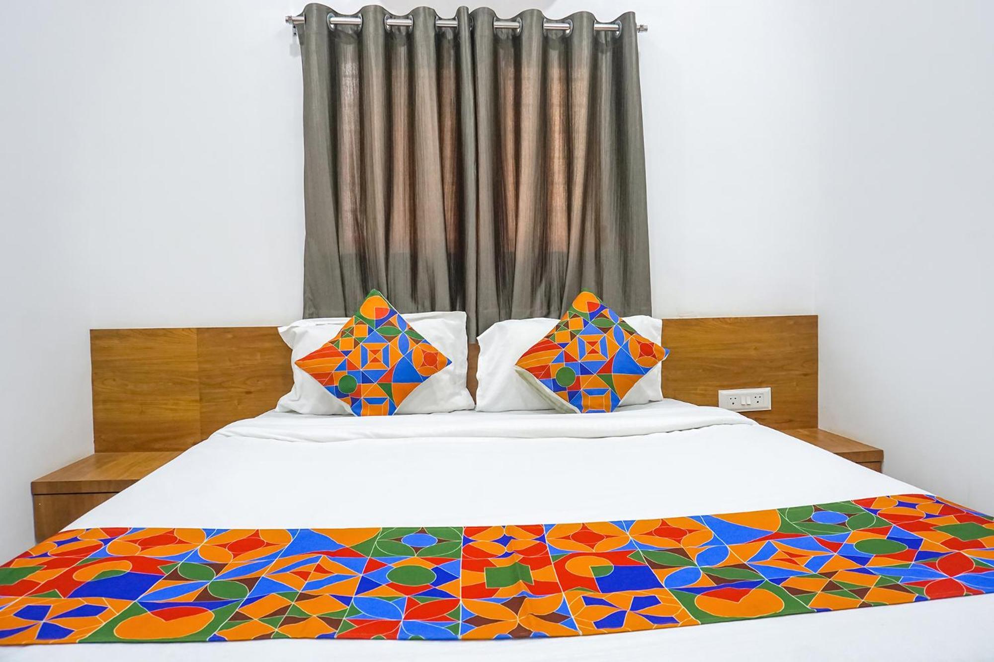 Fabhotel White House - Eon It Park Hotel 3*